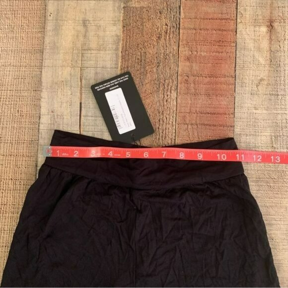 Pretty little thing basic black high waisted shorts -8 - Picture 5 of 6
